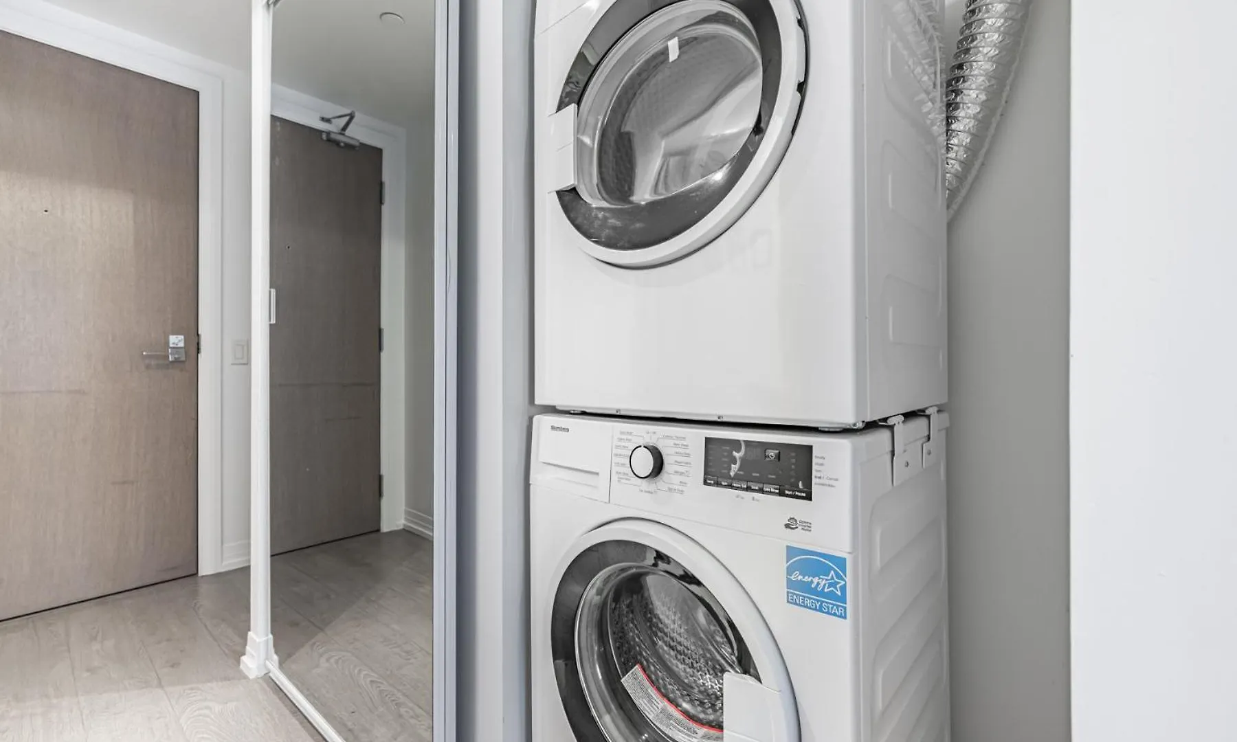 Toronto Garden Suites 0*,