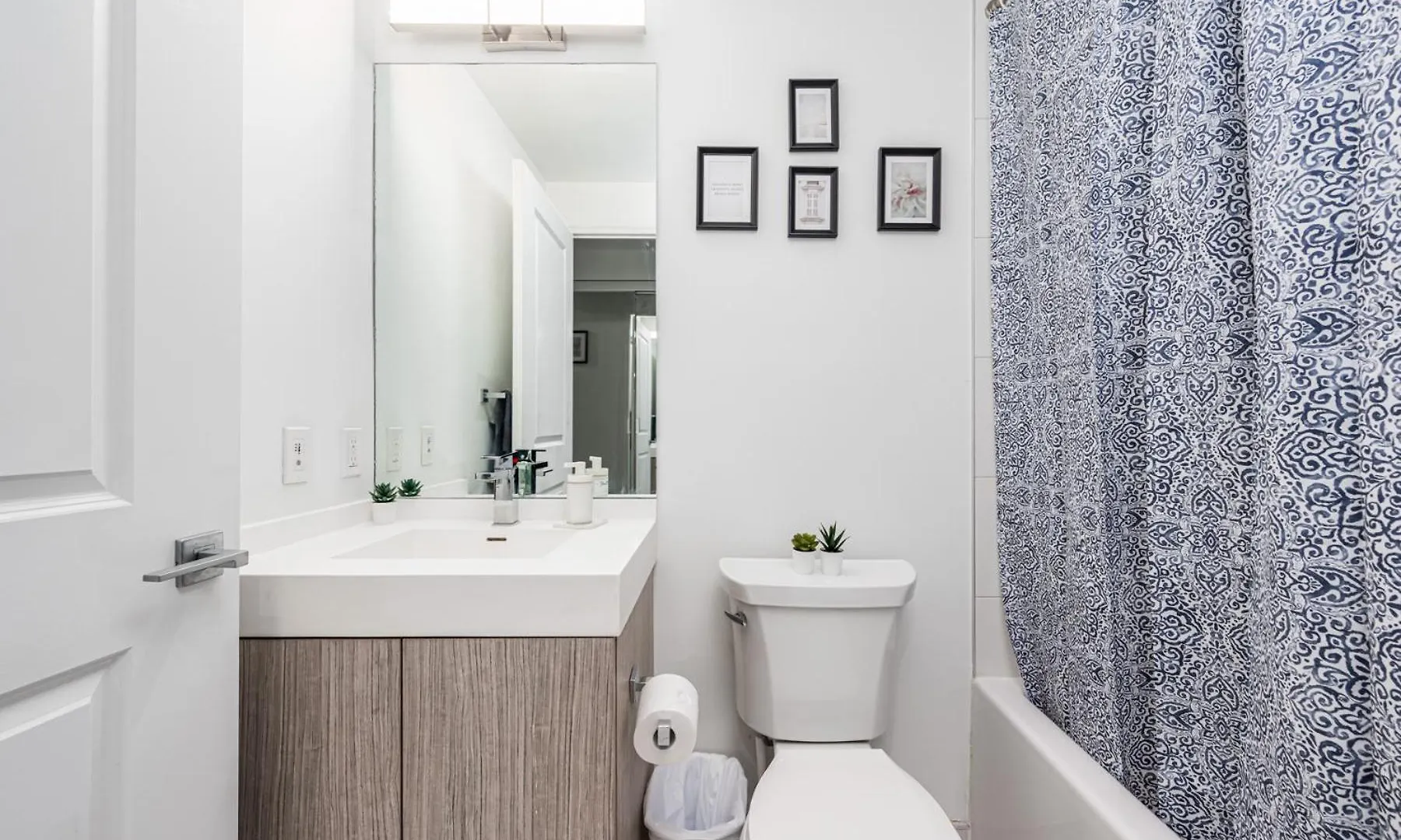 Toronto Garden Suites Apartment