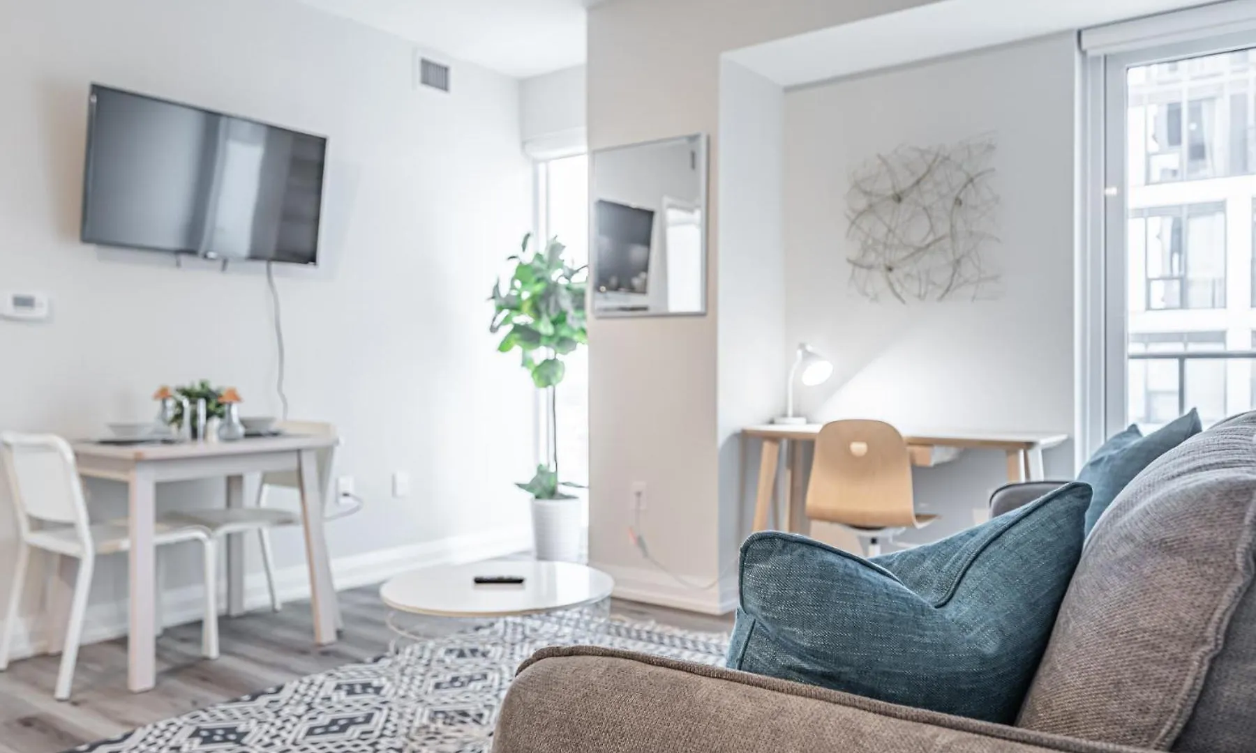 Toronto Garden Suites Apartment