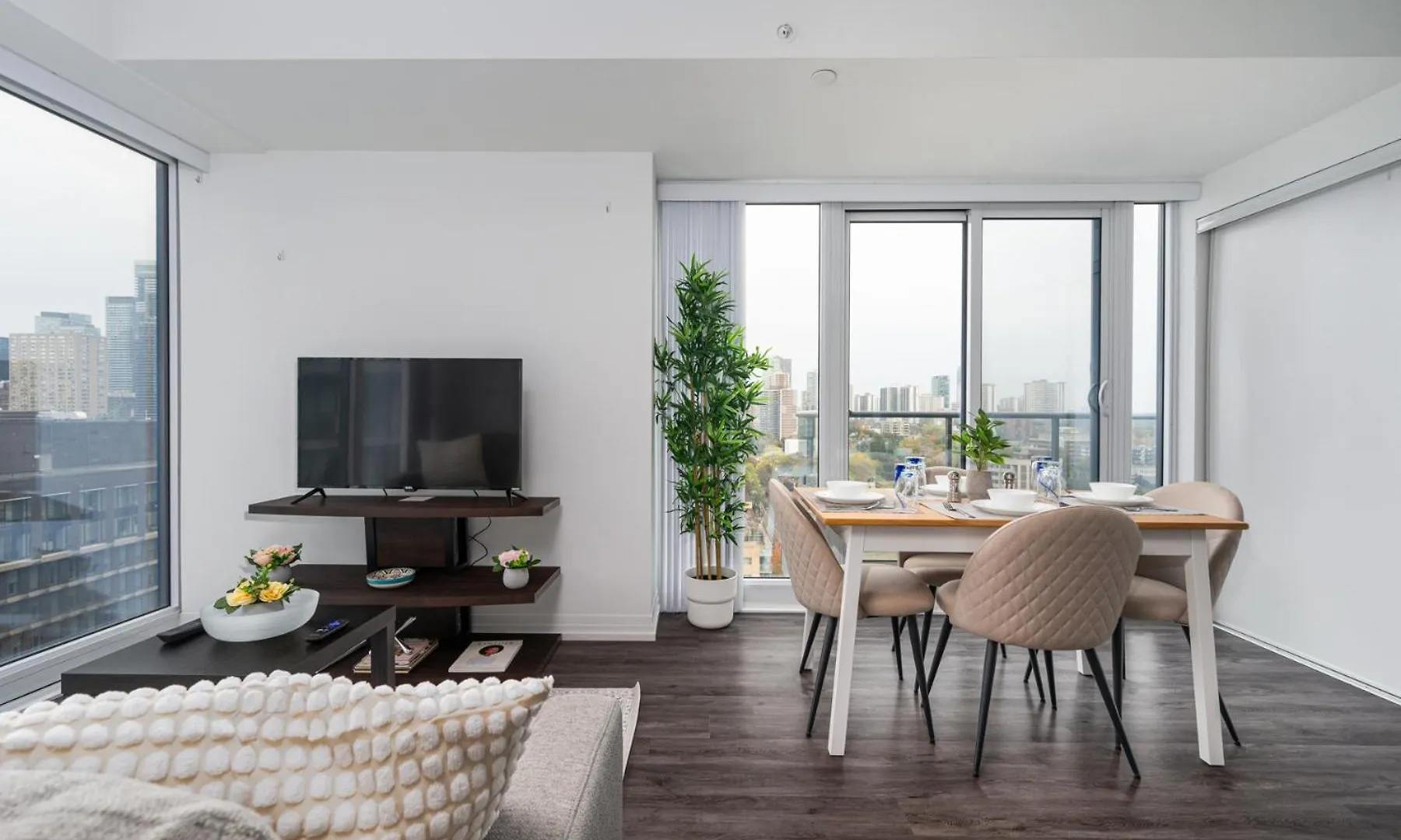 Toronto Garden Suites 0*,