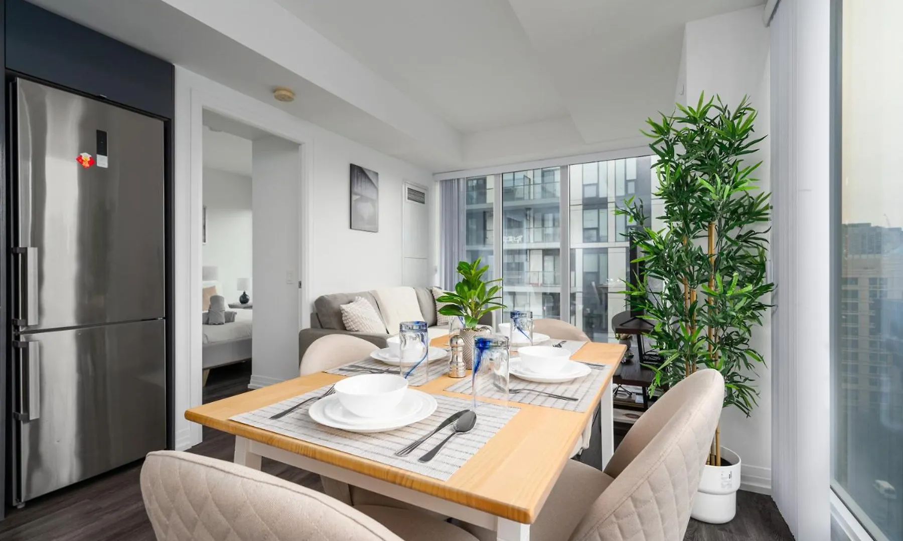 Toronto Garden Suites 0*,